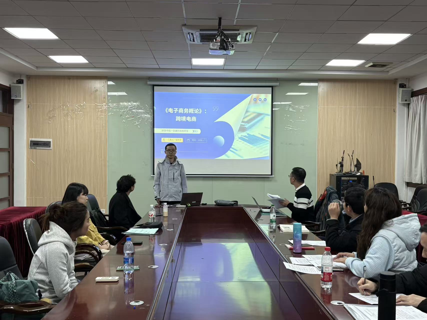 图1 新教师试讲现场(2).jpg